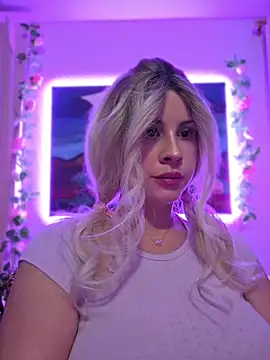 ItsAuroraBorealis online show from May 28, 2:53 am
