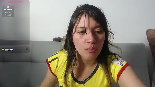 hannajonnes1 online show from June 18, 1:17 am