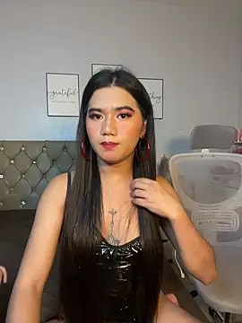 Snapshot of JassmineLove chatting on June 4, 6:52 am JassmineLove online show from June 4, 6:52 am