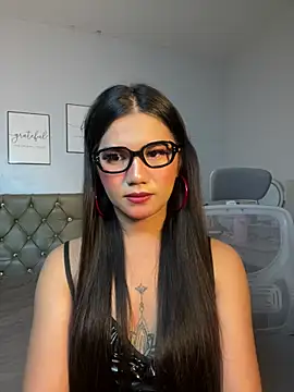 Snapshot of JassmineLove chatting on June 21, 8:17 am JassmineLove online show from June 21, 8:17 am