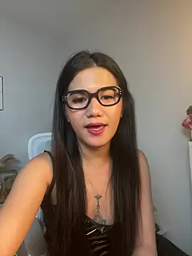 Snapshot of JassmineLove chatting on June 27, 12:44 pm JassmineLove online show from June 27, 12:44 pm