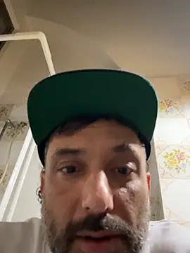 Snapshot of lupinne chatting on April 8, 1:16 am lupinne online show from April 8, 1:16 am