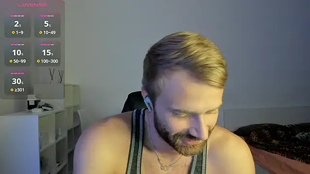 Snapshot of Paul_Rolex chatting on December 15, 9:52 pm Paul Rolex online show from December 15, 9:52 pm