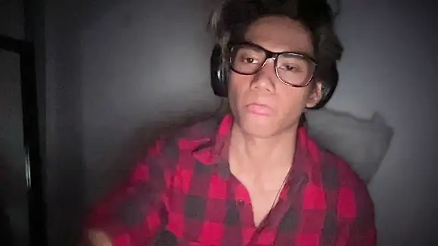 Snapshot of i102056 chatting on April 5, 1:19 pm i102056 online show from April 5, 1:19 pm