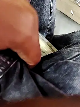 Snapshot of X-boy-11 chatting on April 9, 10:20 am X-boy-11 online show from April 9, 10:20 am