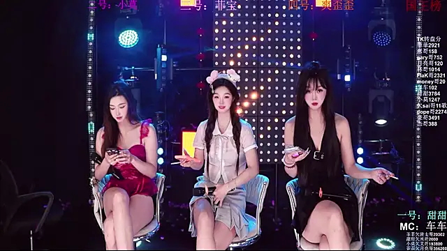 Snapshot of S5-5S5 chatting on April 30, 10:10 am S5-5S5 online show from April 30, 10:10 am