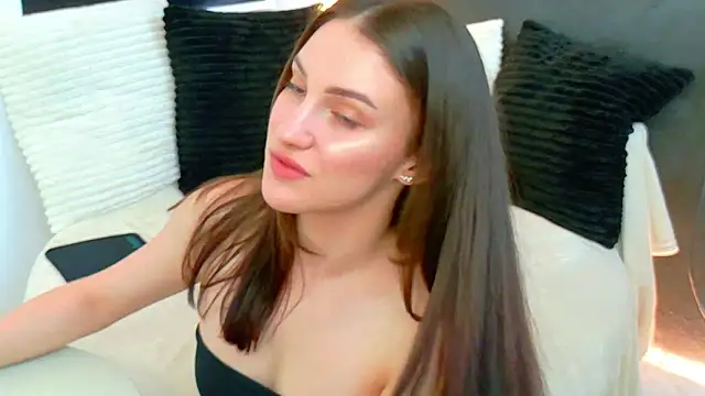 Snapshot of Amira_a chatting on May 27, 4:20 am Amira a online show from May 27, 4:20 am