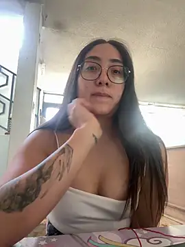 vampiralatina online show from May 14, 5:20 pm