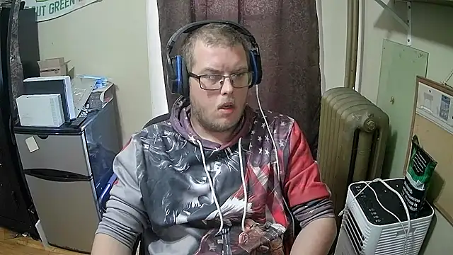 Snapshot of andrewjohn37 chatting on April 5, 4:15 pm andrewjohn37 online show from April 5, 4:15 pm