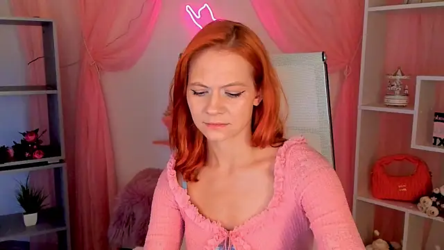 Snapshot of LisaAris chatting on July 17, 7:19 pm LisaAris online show from July 17, 7:19 pm