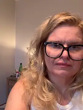 Snapshot of Love_Lee_xo chatting on April 25, 2:14 pm Love Lee xo online show from April 25, 2:14 pm