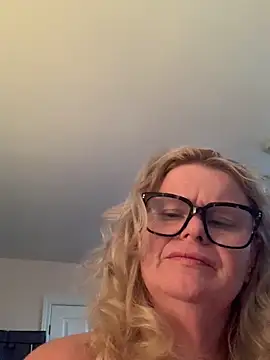 Snapshot of Love_Lee_xo chatting on May 12, 12:19 am Love Lee xo online show from May 12, 12:19 am