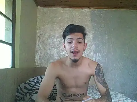 Snapshot of robertmrn112 chatting on May 15, 10:22 am robertmrn112 online show from May 15, 10:22 am