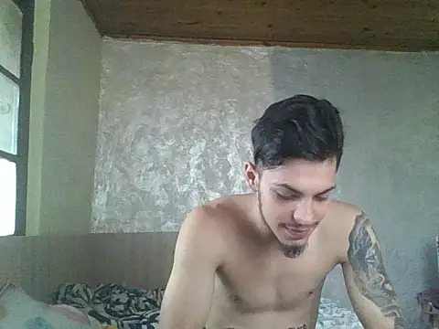 Snapshot of robertmrn112 chatting on May 17, 2:35 pm robertmrn112 online show from May 17, 2:35 pm