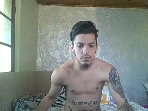 Snapshot of robertmrn112 chatting on May 18, 11:16 am robertmrn112 online show from May 18, 11:16 am