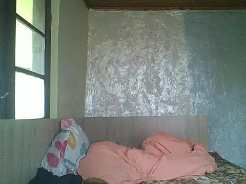 Snapshot of robertmrn112 chatting on May 25, 2:23 pm robertmrn112 online show from May 25, 2:23 pm
