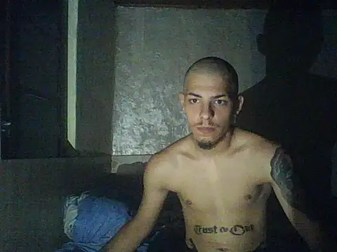Snapshot of robertmrn112 chatting on June 4, 11:11 pm robertmrn112 online show from June 4, 11:11 pm