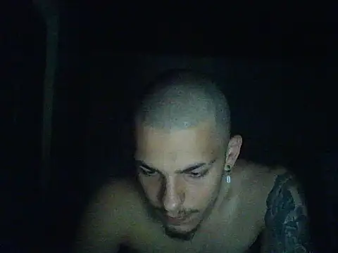 Snapshot of robertmrn112 chatting on June 5, 7:52 pm robertmrn112 online show from June 5, 7:52 pm
