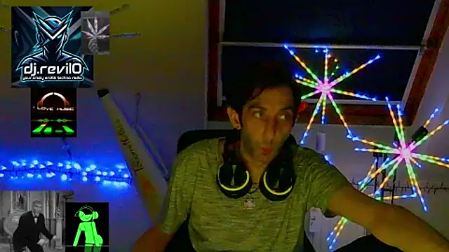 Snapshot of OllyFummler chatting on April 17, 1:08 am OllyFummler online show from April 17, 1:08 am