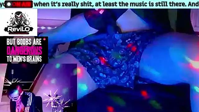 Snapshot of OllyFummler chatting on April 18, 7:07 pm OllyFummler online show from April 18, 7:07 pm