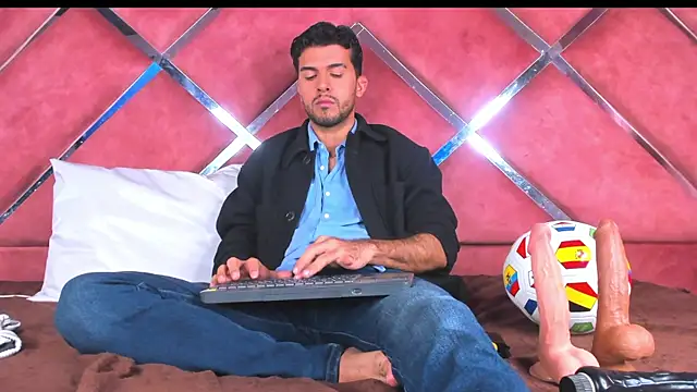 Snapshot of RodrigoColby2 chatting on June 22, 3:25 am RodrigoColby2 online show from June 22, 3:25 am