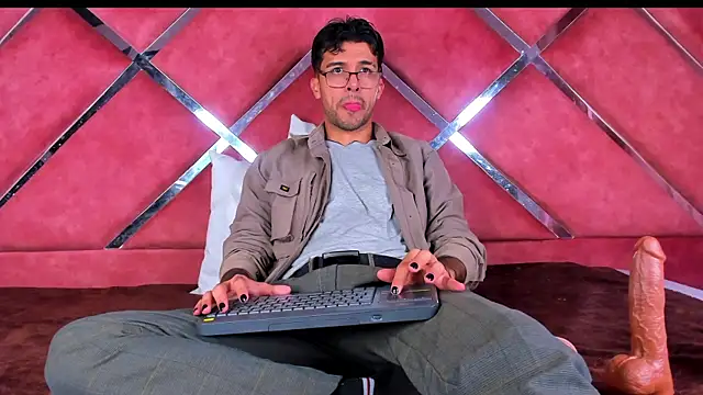 Snapshot of RodrigoColby2 chatting on July 2, 3:06 am RodrigoColby2 online show from July 2, 3:06 am