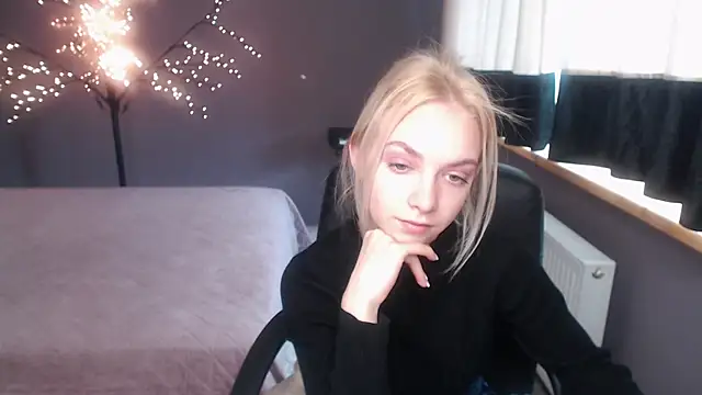 Snapshot of SonnySofia chatting on April 21, 11:49 am SonnySofia online show from April 21, 11:49 am
