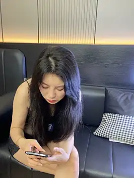 Snapshot of HY-QIAN chatting on June 12, 1:21 pm HY-QIAN online show from June 12, 1:21 pm