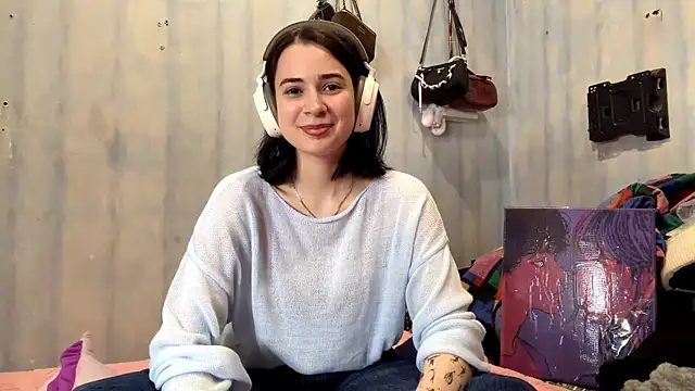 Snapshot of LanoraBilecki chatting on April 9, 10:42 am LanoraBilecki online show from April 9, 10:42 am