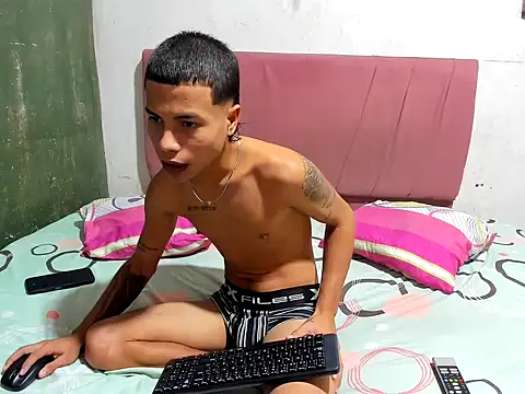 Snapshot of Junior_bebe chatting on April 27, 1:42 pm Junior bebe online show from April 27, 1:42 pm