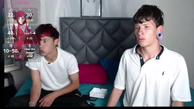 Snapshot of Demian_y_Salvatore chatting on April 9, 6:35 pm Demian y Salvatore online show from April 9, 6:35 pm