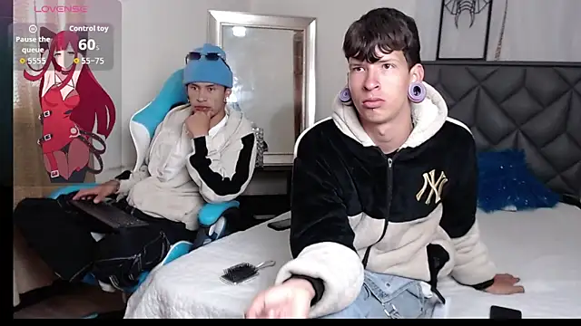 Snapshot of Demian_y_Salvatore chatting on April 11, 2:54 pm Demian y Salvatore online show from April 11, 2:54 pm