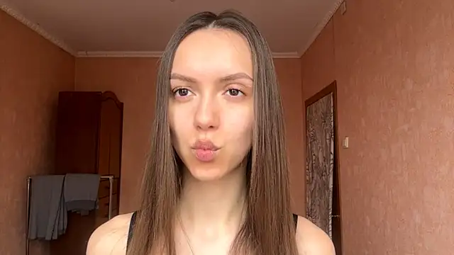 BrandyNorthcott online show from April 21, 2:37 am