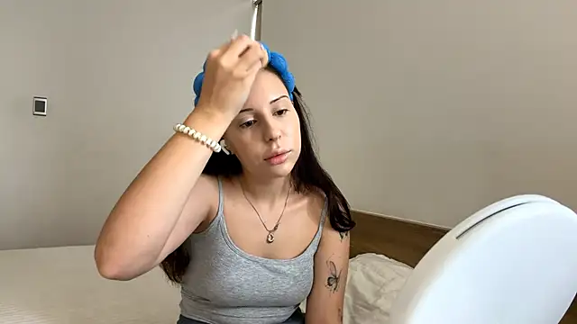 VinitaAskia online show from April 15, 5:14 am