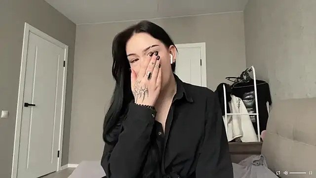 Mia Asterr online show from April 19, 9:08 am