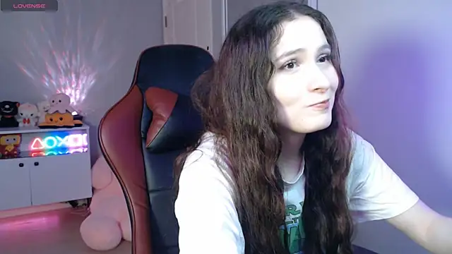 Snapshot of solitudebby chatting on April 25, 6:27 pm solitudebby online show from April 25, 6:27 pm