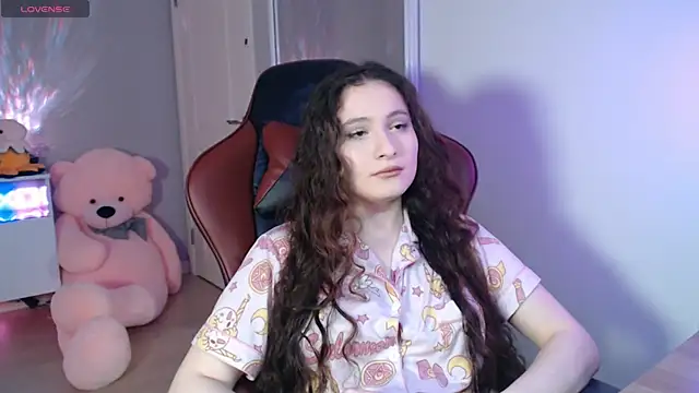 Snapshot of solitudebby chatting on May 1, 6:34 pm solitudebby online show from May 1, 6:34 pm