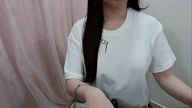 Snapshot of minami-yuiyui chatting on May 20, 1:34 am minami-yuiyui online show from May 20, 1:34 am