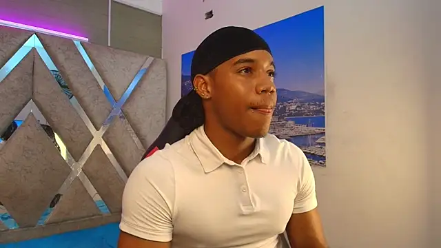 Snapshot of axel_silva4 chatting on April 19, 7:38 pm axel silva4 online show from April 19, 7:38 pm