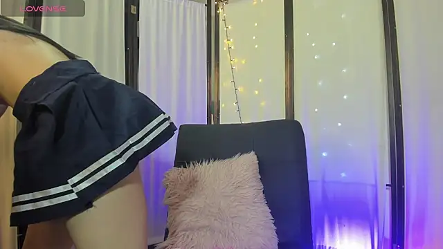 JadeMills2 online show from April 12, 7:52 pm