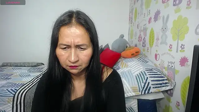 Snapshot of Tyna_b chatting on June 14, 1:25 am Tyna b online show from June 14, 1:25 am