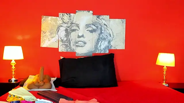 Snapshot of LucianaMadura1 chatting on May 12, 5:43 pm LucianaMadura1 online show from May 12, 5:43 pm