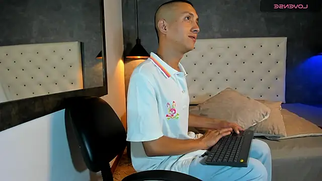 Snapshot of Jara_Chick chatting on May 29, 8:29 pm Jara Chick online show from May 29, 8:29 pm