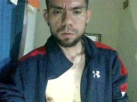 Snapshot of thomas2wood chatting on May 15, 12:28 am thomas2wood online show from May 15, 12:28 am