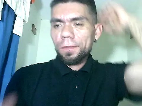 Snapshot of thomas2wood chatting on May 19, 11:22 pm thomas2wood online show from May 19, 11:22 pm