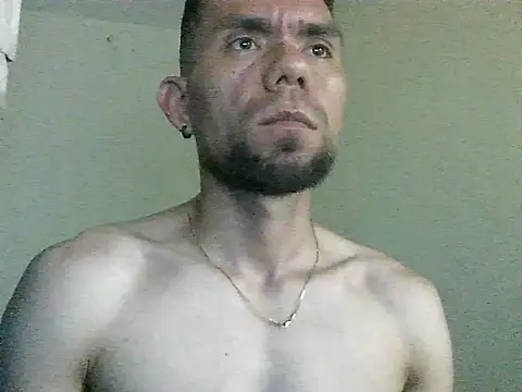 Snapshot of thomas2wood chatting on May 21, 12:28 am thomas2wood online show from May 21, 12:28 am