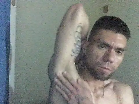 Snapshot of thomas2wood chatting on May 21, 11:34 pm thomas2wood online show from May 21, 11:34 pm