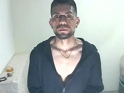 Snapshot of thomas2wood chatting on May 25, 11:55 pm thomas2wood online show from May 25, 11:55 pm