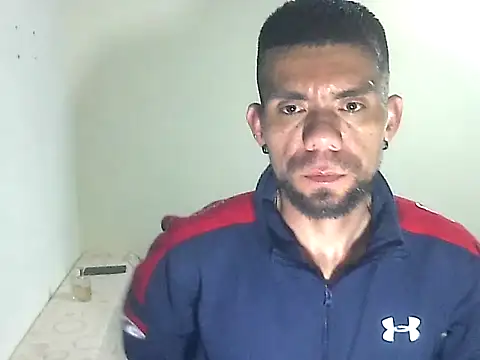 Snapshot of thomas2wood chatting on May 28, 2:53 am thomas2wood online show from May 28, 2:53 am