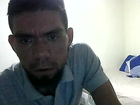 Snapshot of thomas2wood chatting on June 4, 10:49 pm thomas2wood online show from June 4, 10:49 pm